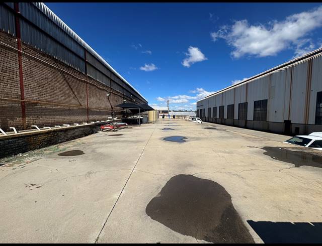 715M² WAREHOUSE TO LET IN WYNBERG